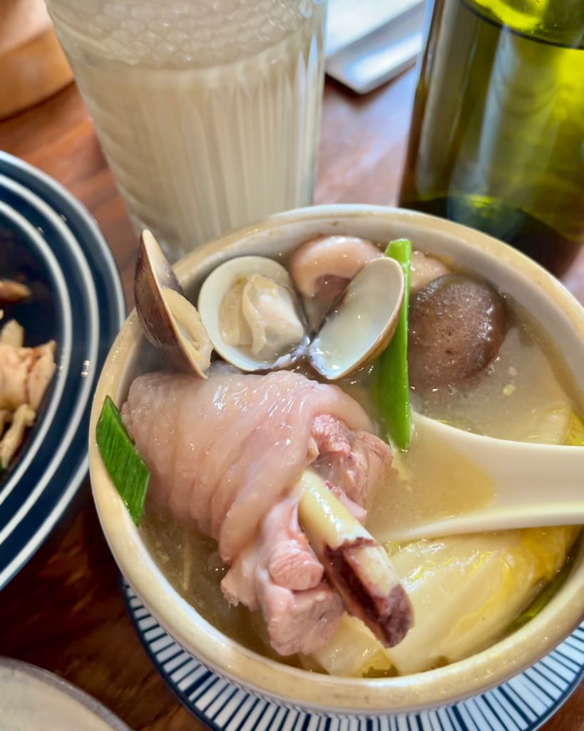台中必吃的台式美食料理餐廳！餐點真的很好吃！裝潢也很文青風啊！