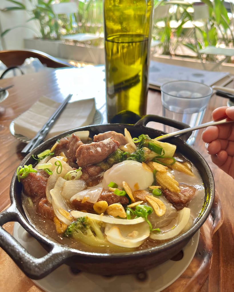 台中必吃的台式美食料理餐廳!餐點真的很好吃!裝潢也很文青風啊!