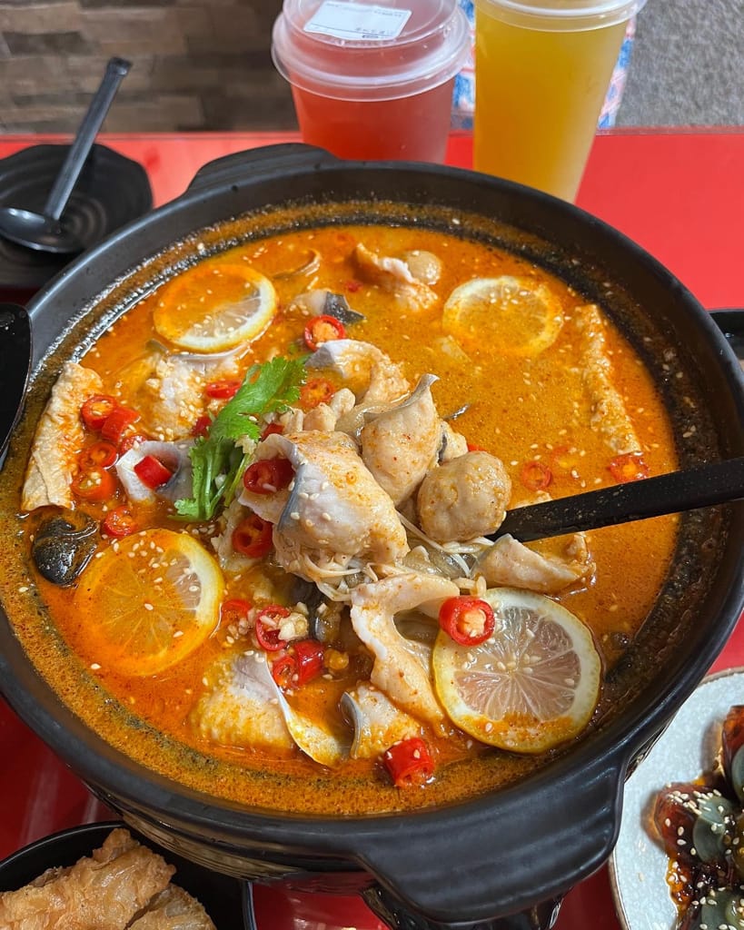 [台中美食]先蒸後燉的鐵鍋燉魚，讓你吃香喝辣！滿足又過癮