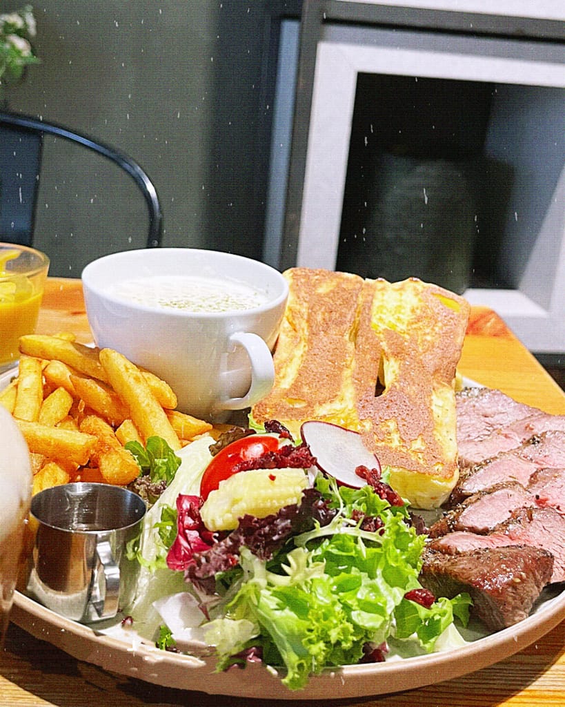 隱身在車來人潮的台灣大道上緊鄰台中科博館美食餐廳[禾間糧倉］，