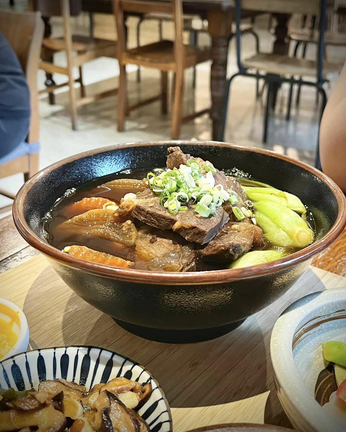 或許⋯生活不如我們想像,但也仍需努力 儘管努力不如預期⋯但至 或許⋯生活不如我們想像,但也仍需努力 儘管努力不如預期⋯但至