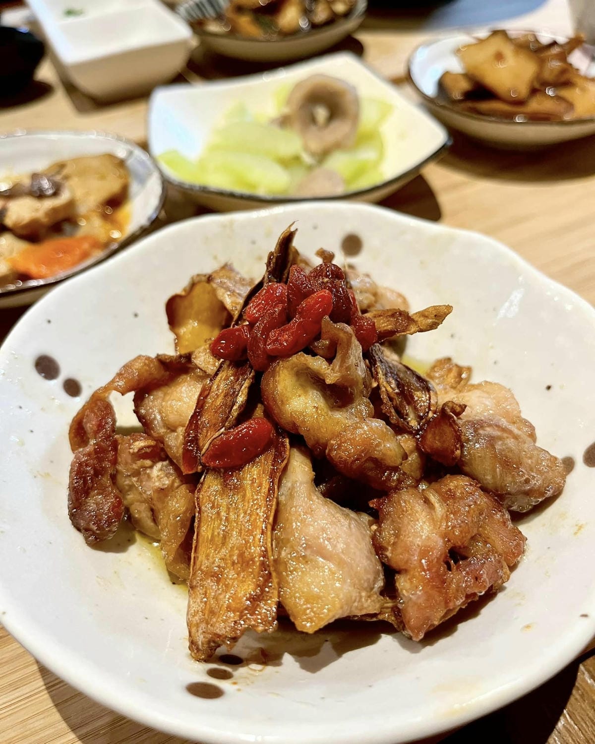 或許⋯生活不如我們想像,但也仍需努力 儘管努力不如預期⋯但至 或許⋯生活不如我們想像,但也仍需努力 儘管努力不如預期⋯但至