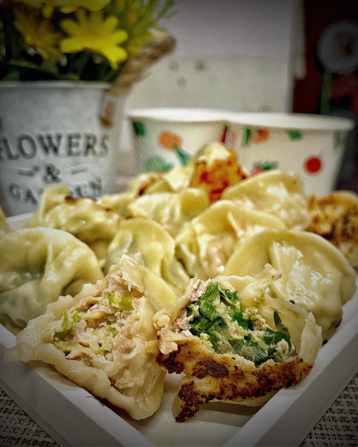 大甲鎮瀾宮周遭必吃銅板價美食[煜軒閣手作餃子]皮Q餡多，價格