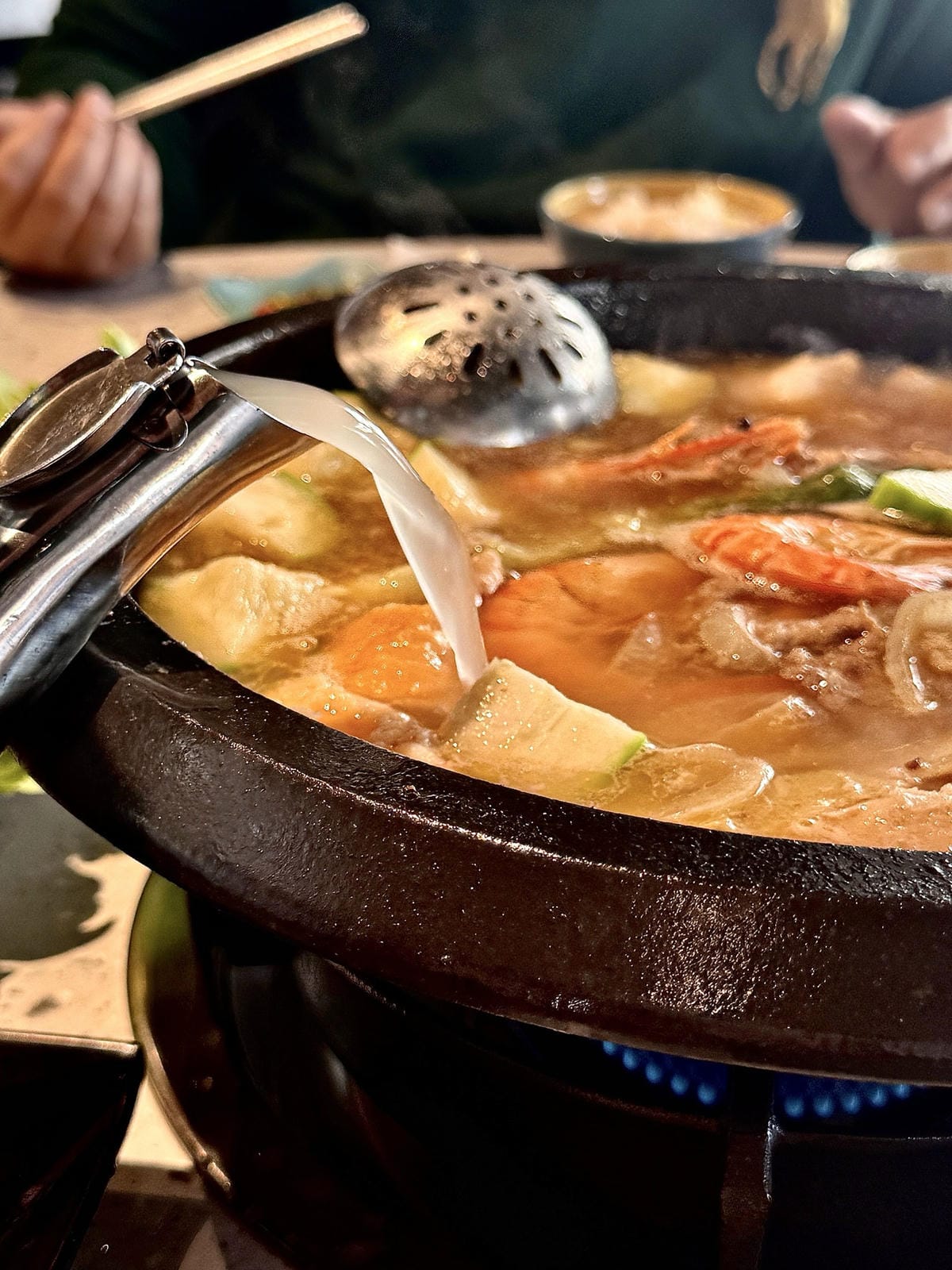 火鍋控不能錯過的石頭火鍋餐廳!台中西區美食誠品綠園道附近的[ 火鍋控不能錯過的石頭火鍋餐廳!台中西區美食誠品綠園道附近的[
