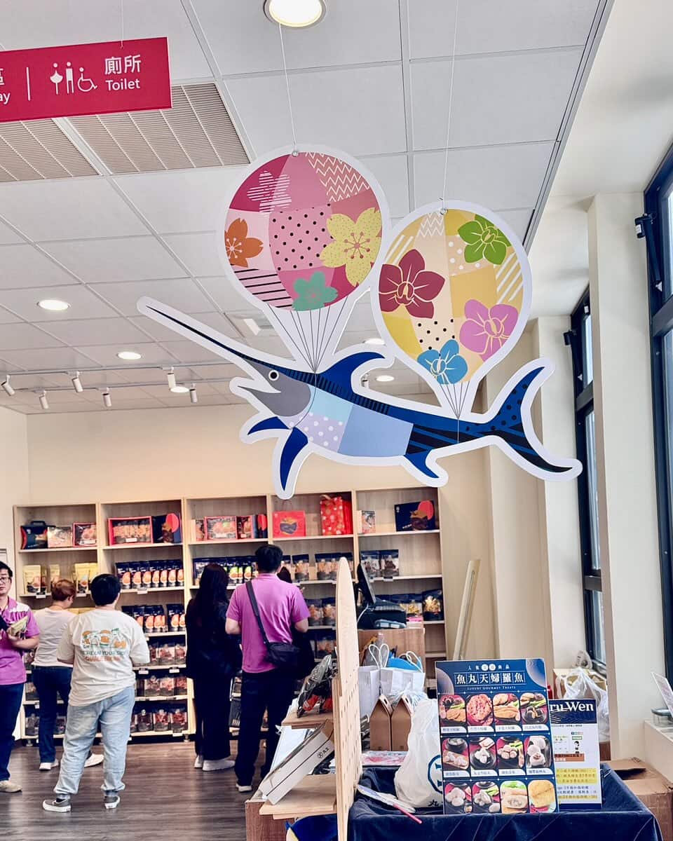 [台中大里觀光工廠]丸文食品DIY體驗，比想像中還好玩🐟